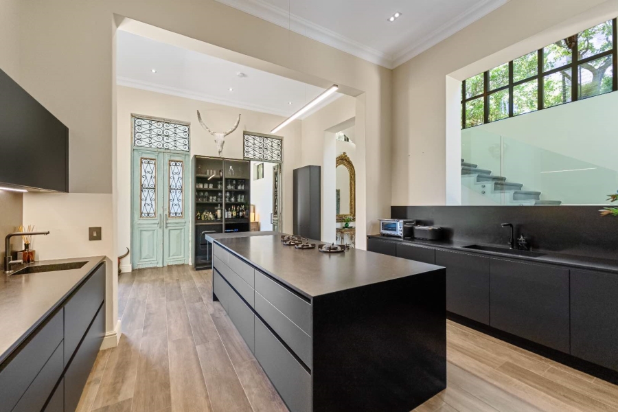 5 Bedroom Property for Sale in Oranjezicht Western Cape